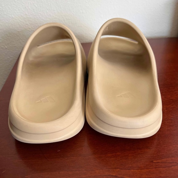 YEEZY SLIDES ‘DESERT SAND’ - Picture 4 of 6